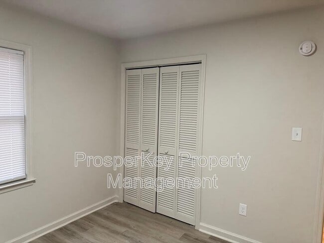 Building Photo - 1715 Scenic Dr