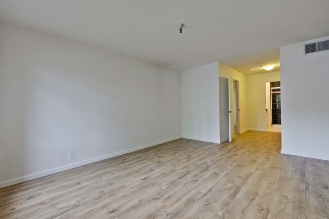 Building Photo - 2-bedroom, 2-bathroom condo in Awesome Mou...