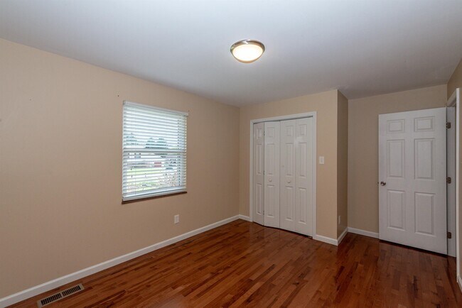 Building Photo - 2021 Independence Dr