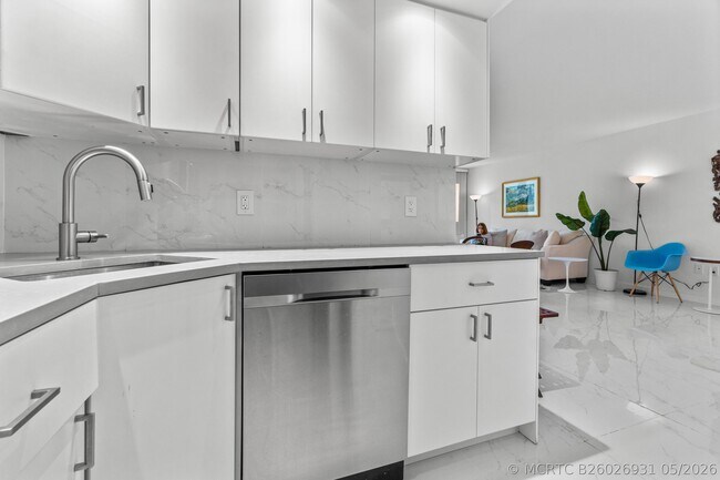 Building Photo - 2780 S Ocean Blvd