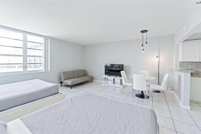 Building Photo - 100 Lincoln Rd