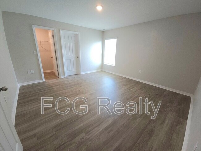Building Photo - 9809 N Santee Terrace