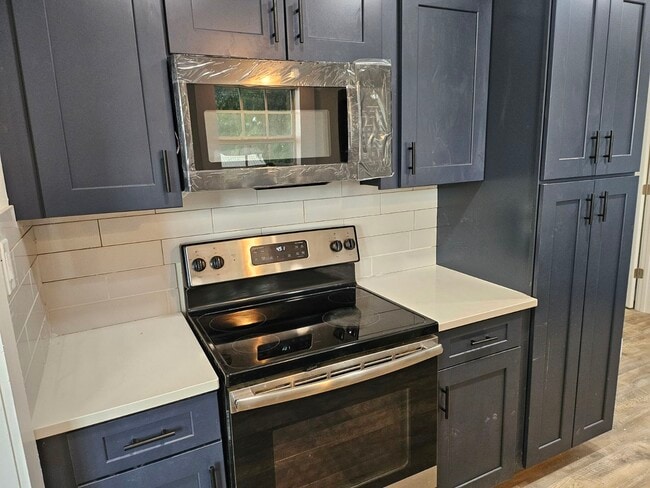 Building Photo - 401 E Brier St