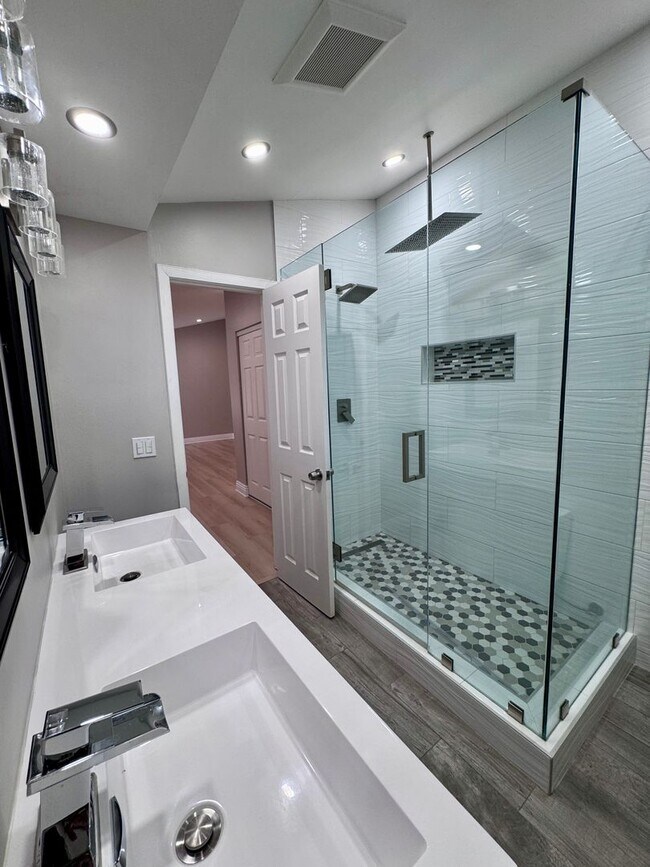 Building Photo - Beautifully remodeled 4 bedroom house in prime Woodland Hills Neighborhood