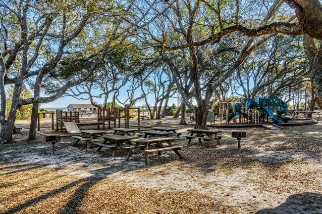 Building Photo - 203 Plantation Dr