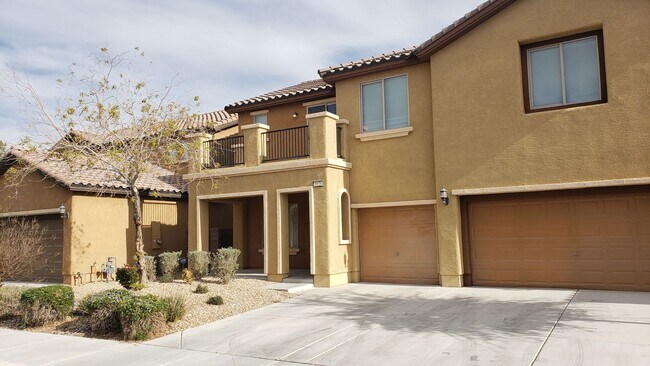 Building Photo - Spacious floorplan