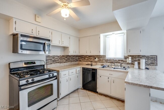 Building Photo - 24665 Robinia Dr