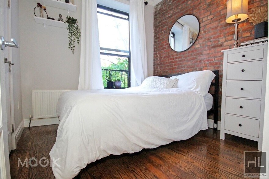 Primary Photo - E 1ST ST.