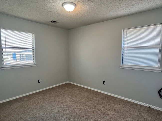 Building Photo - 3 Bed 1 Bath in Midwest City