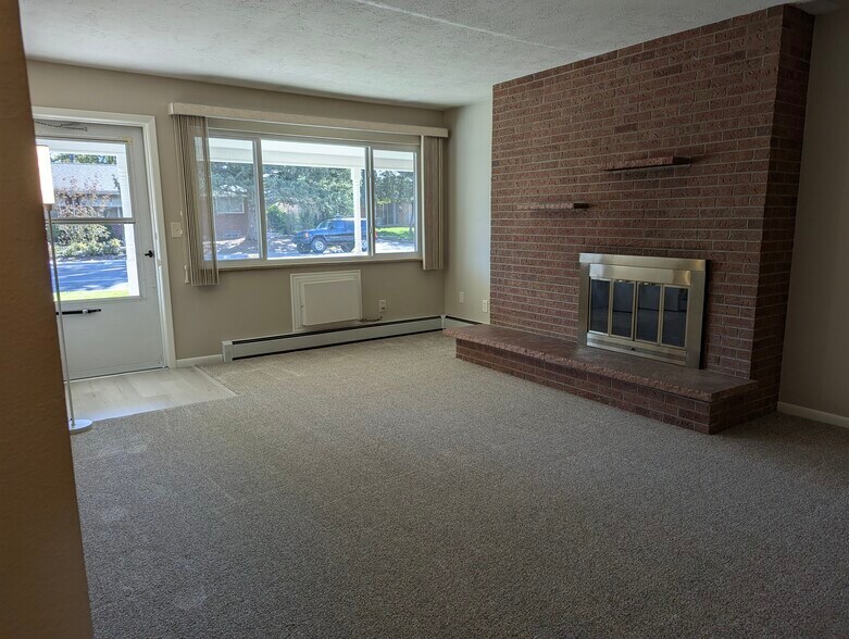 East entry to living room - 2143 19th Avenue