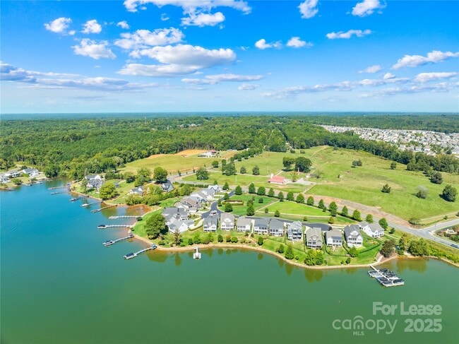 Building Photo - 124 Sisters Cove Ct