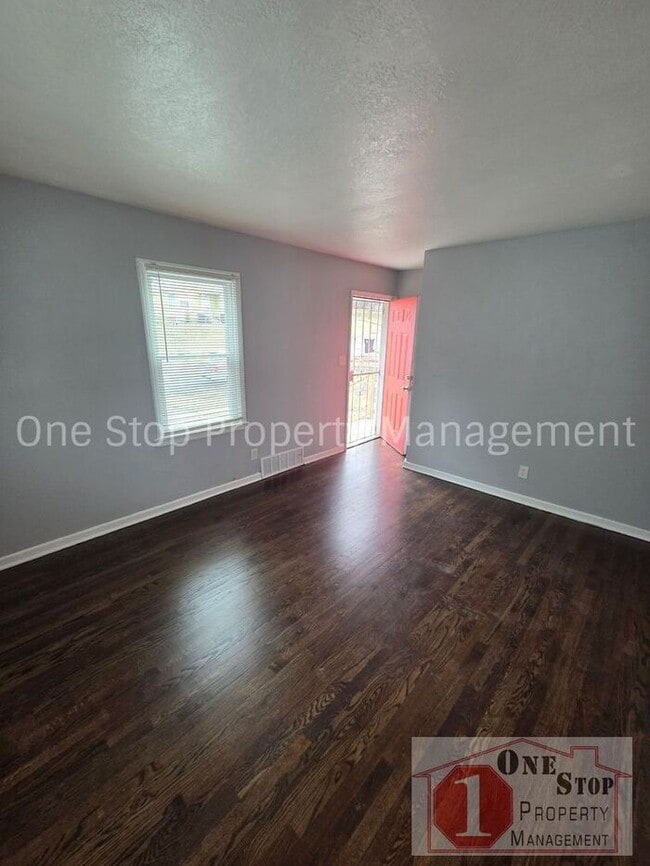 Building Photo - Beautiful 2 Bedroom 1 Bathroom in Kansas City!