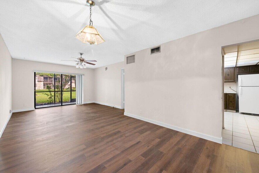Building Photo - 3101 Oakland Shores Dr