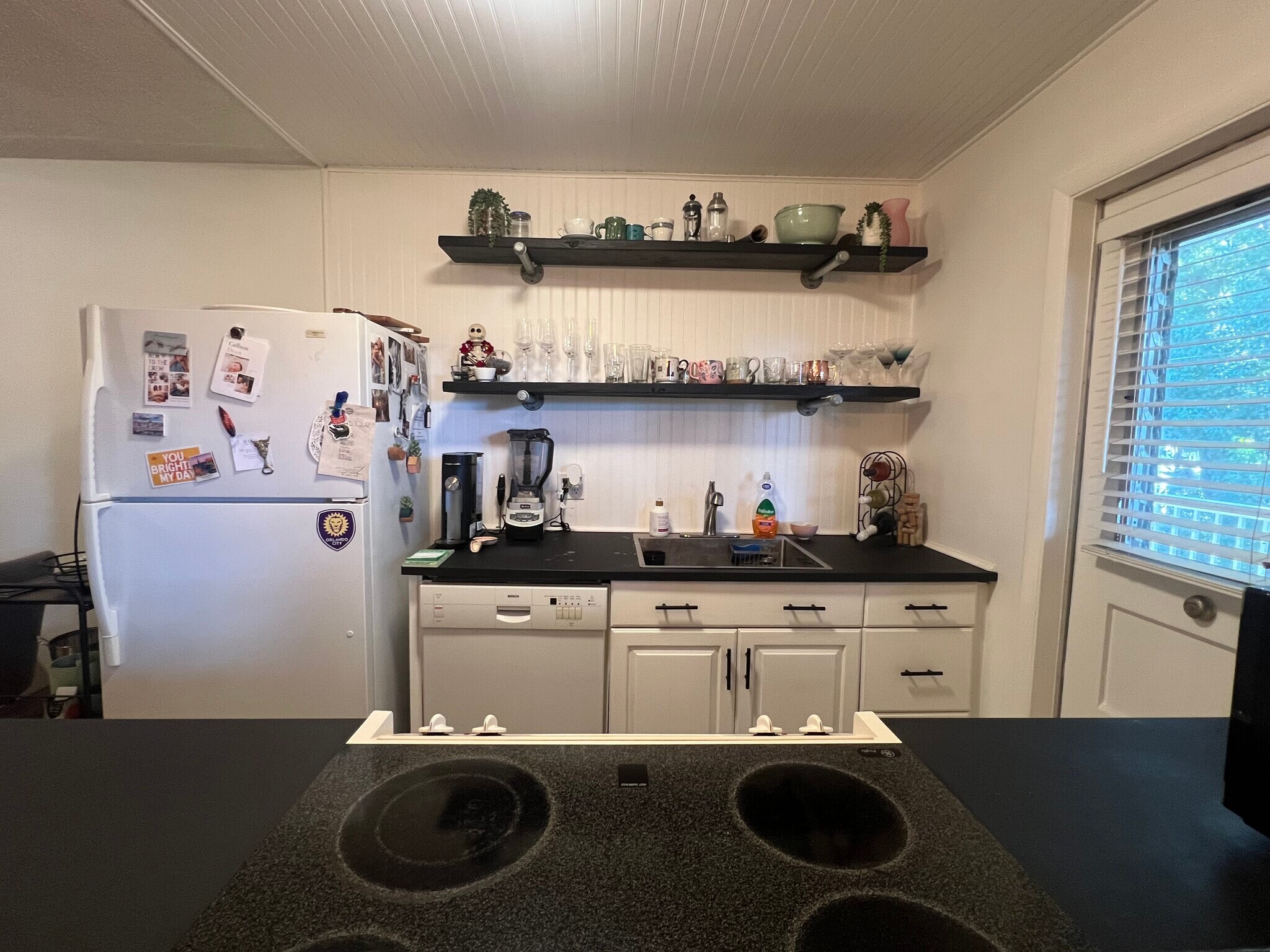 Building Photo - 320 Lakeview St