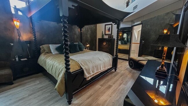 Building Photo - 1635 Royal Palm Dr S