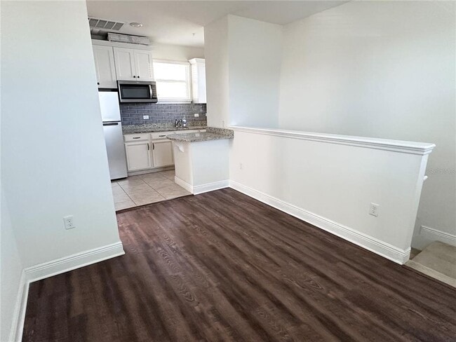 Building Photo - 8347 Lookout Pointe Dr