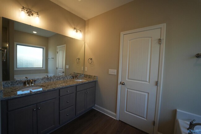 Building Photo - 204 Joan Cir