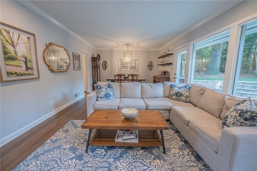 Building Photo - 1210 Lenox Cir NE