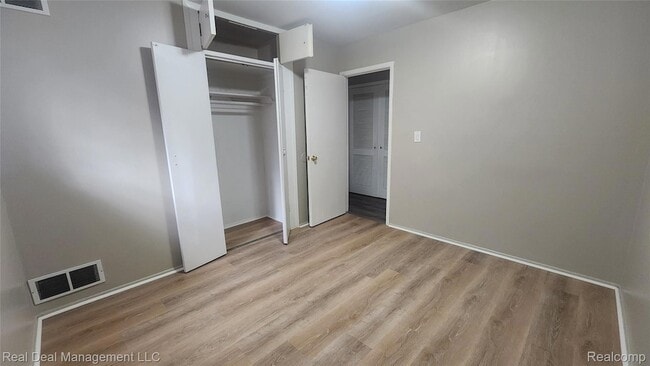 Building Photo - 2523 Empire Dr