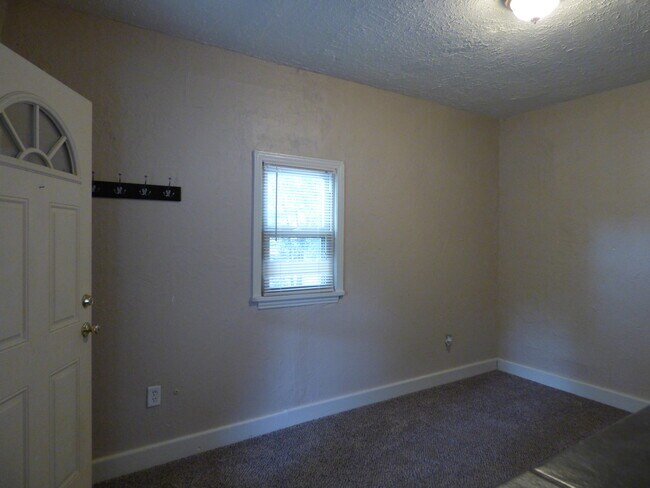 Building Photo - $0 DEPOSIT OPTION! CHARMING EDGEWATER 3 BED/2BATH HOME 3 BLOCKS FROM SLOAN'S LAKE