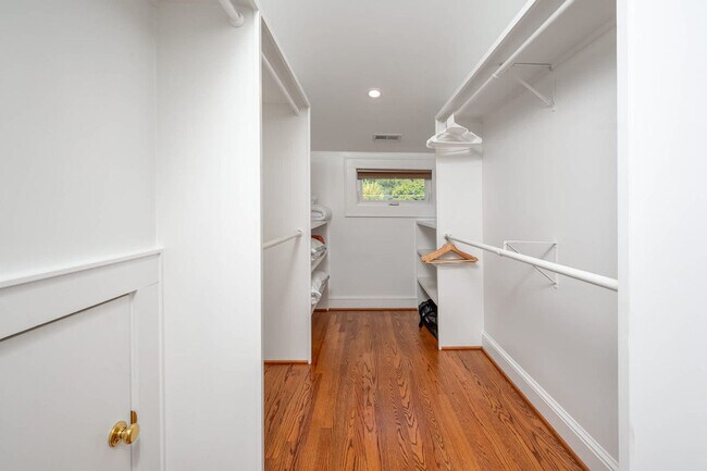 Building Photo - 211 Hargrove St