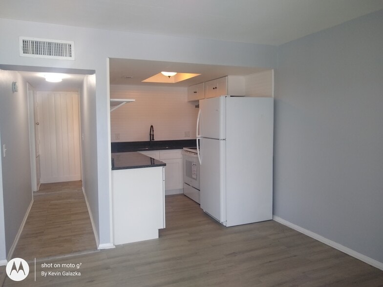 Building Photo - 312 Avanda Ct