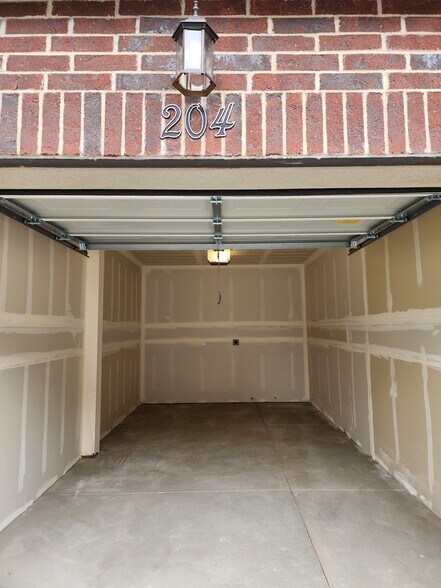 Building Photo - 4735 S Alder Dr