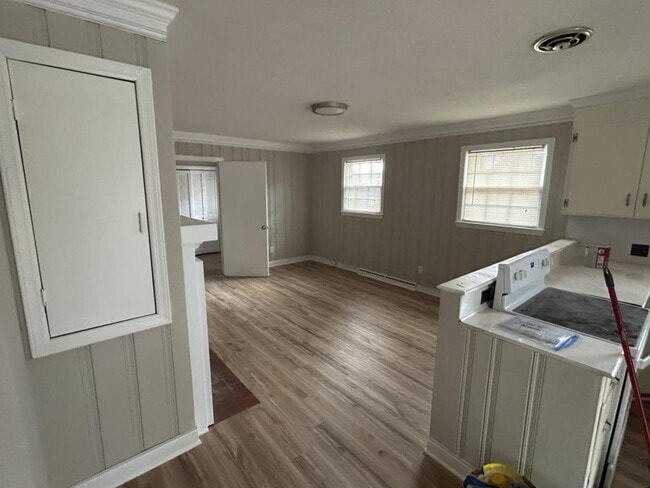 Building Photo - 2112 Villa Dr