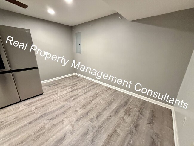 Building Photo - 4 Bedroom with Flexible Living & Modern Charm