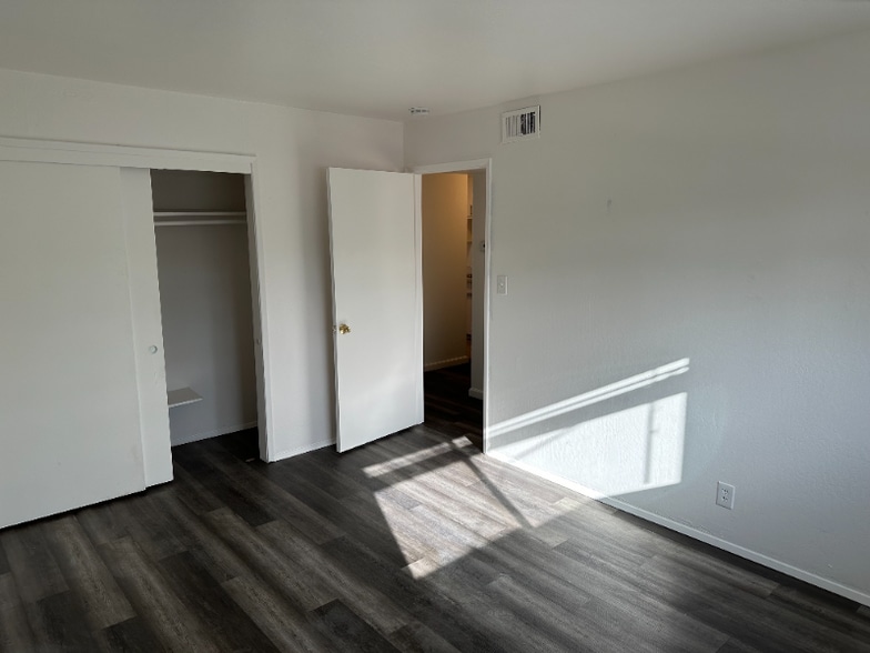 Building Photo - 1737 Ross Cir