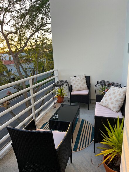 Building Photo - 4950 Bayshore Blvd