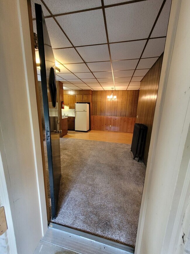 Building Photo - 402 N Railroad St