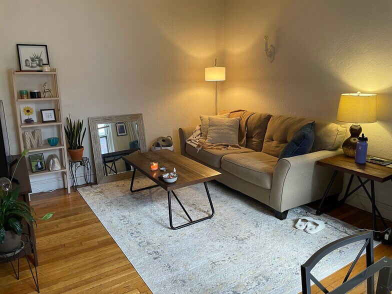 Building Photo - 1945 Commonwealth Ave