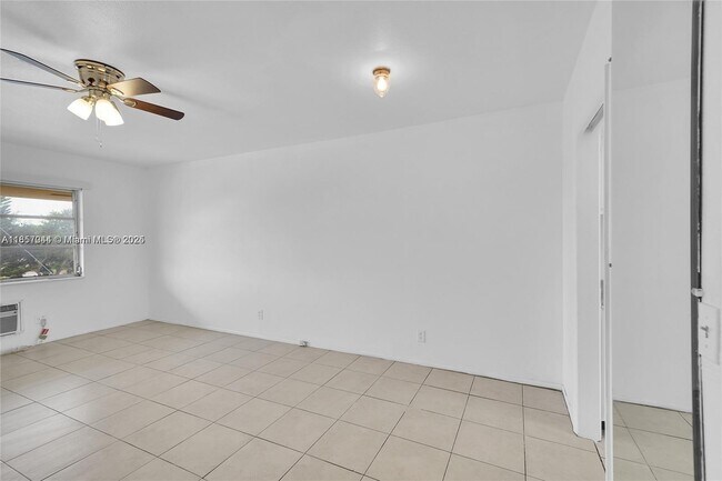 Building Photo - 1050 E Sample Rd