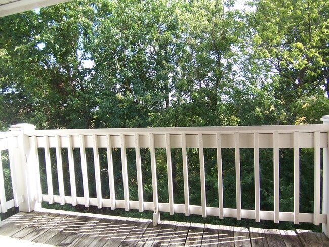 Building Photo - 103 Fieldcrest St