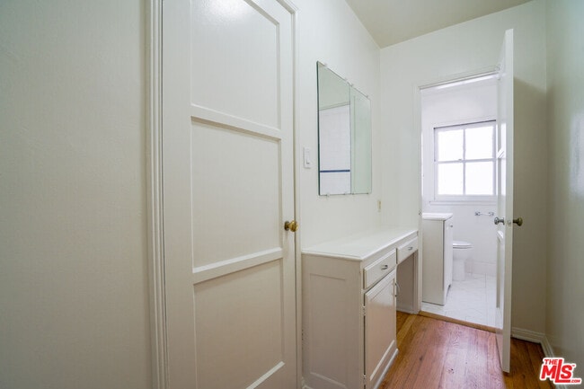 Building Photo - 8551 Holloway Dr
