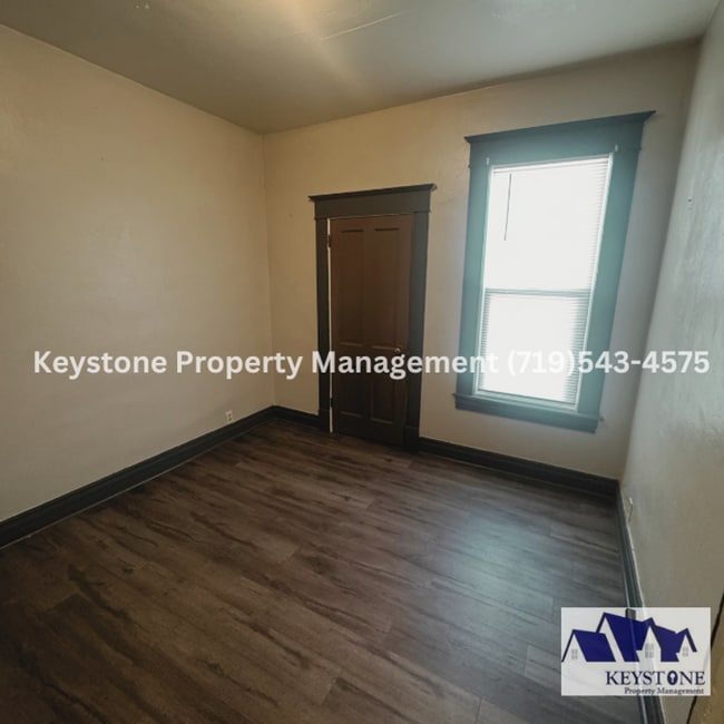 Building Photo - Dog Friendly!!! Centrally Located - House with 2 Bedroom/1 Bath - $1000/$1000