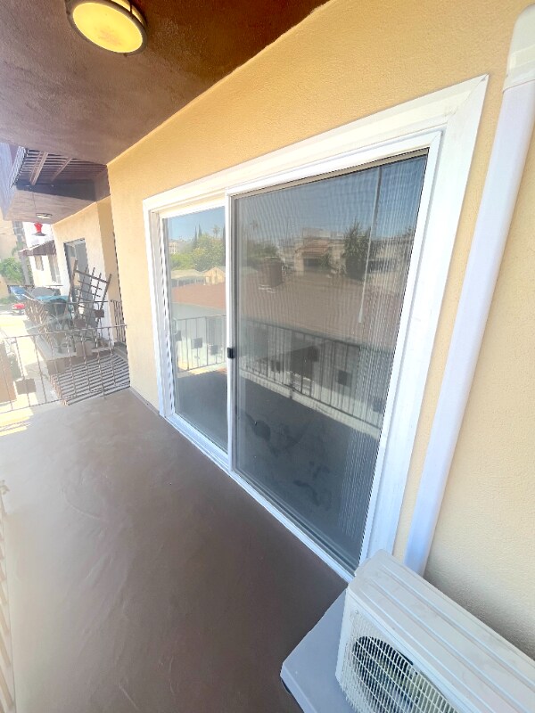 Building Photo - 10753 Palms Blvd