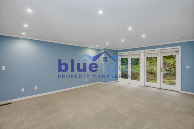 Building Photo - 8045 SW West Slope Dr