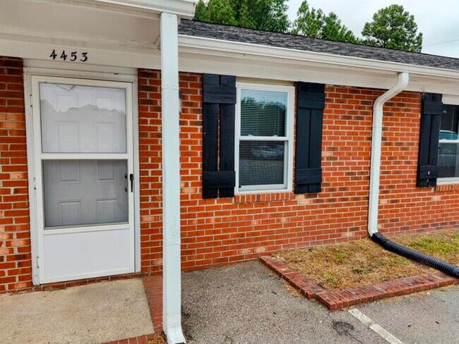 Building Photo - 4453 Layola Ave