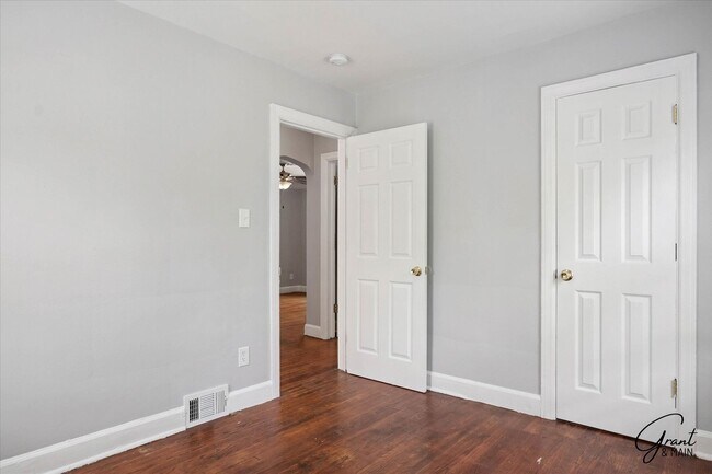Building Photo - $1250 3 bedroom bungalow