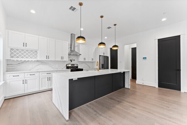 Building Photo - 4303 Buck St