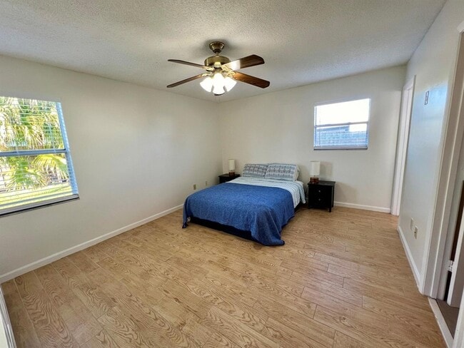Building Photo - 7787 Ridgewood Dr