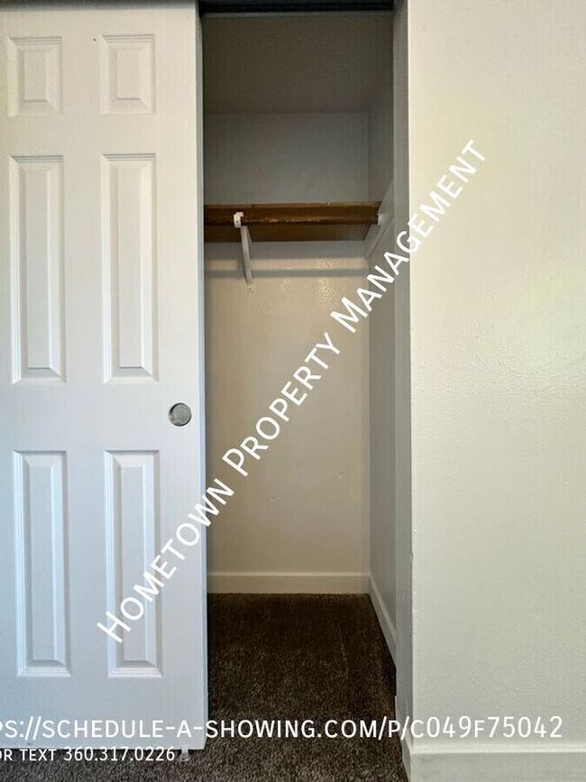 Building Photo - 1310 Goldenrod Dr SE