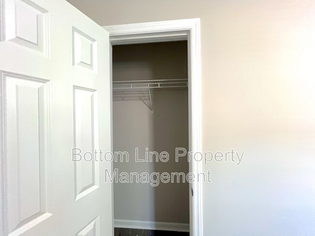 Building Photo - 801 Ridgedale Ct