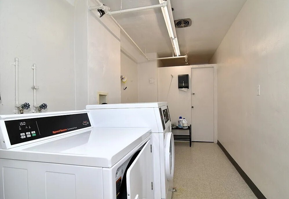 Shared Laundry Rm - 19425 Van Aken Blvd