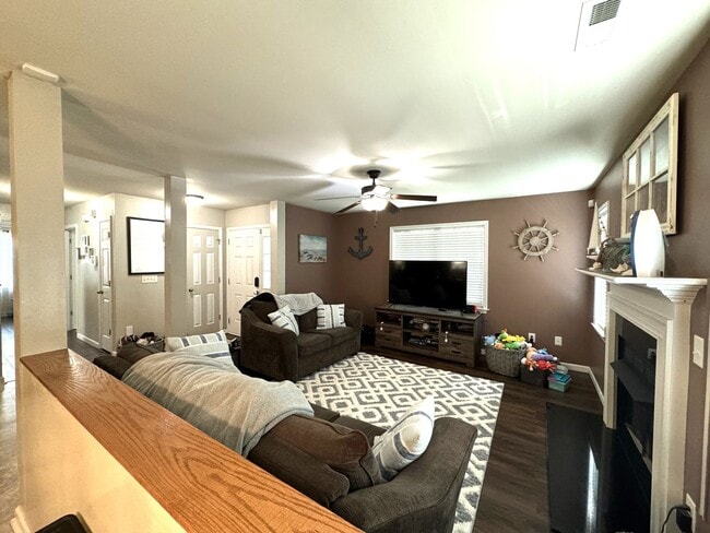 Building Photo - An adorable home within the City!