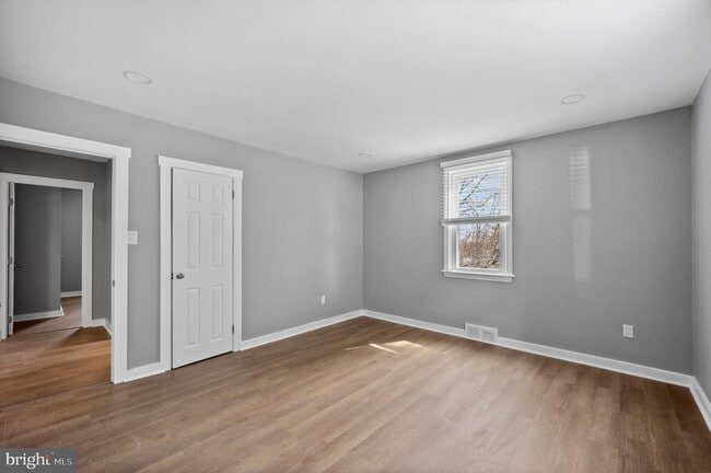 Building Photo - 645 Roberts Ave