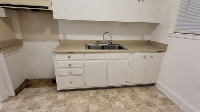 Building Photo - Two Bedroom Apt For Rent in Sumter SC with...