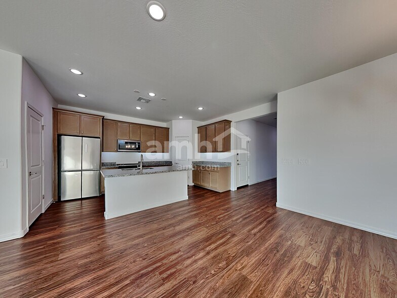 Building Photo - 781 S 150th Dr